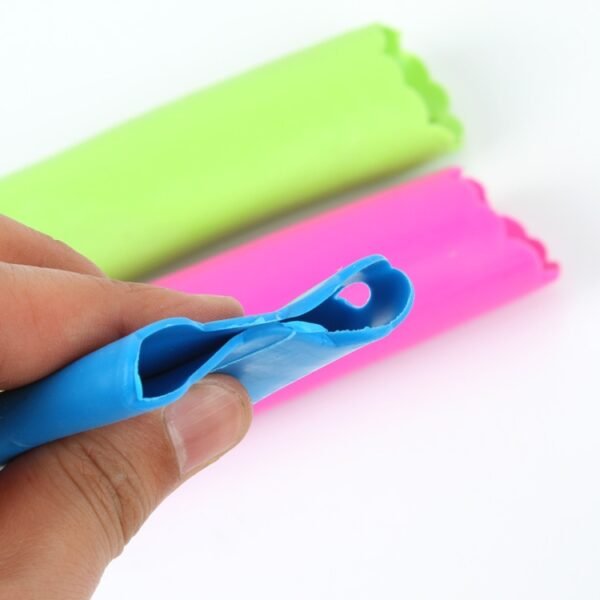 5 PCS Soft Resin Tube Shaped Reusable Magic Handheld Rolling Garlic Peeler Kitchen Tools (Random Color Delivery)