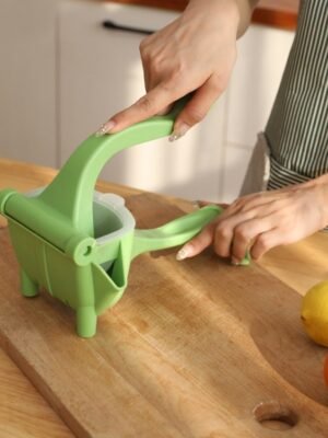 Portable Household Plastic Manual Crushed Ice Juicer Special For Bar Tea Shop Hand Squeeze Juicer